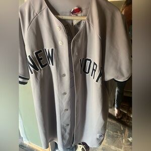 Derek Jeter jersey size adult medium